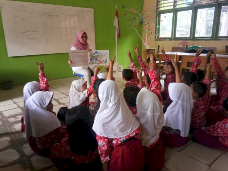 Gunakan Buku Besar dan Kelas Nyaman, Cerita Guru di Tanjab Timur ini Bisa Sangat Menginspirasi