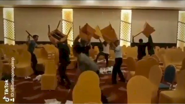 Viral di Media Sosial Aksi Parodi Lempar Kursi TikTok