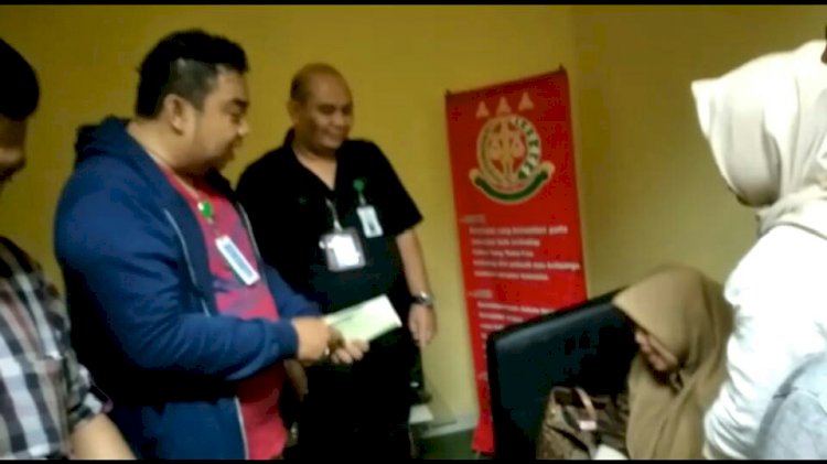 Tiba di Bandara Palembang, Tim Kejati Jambi Tangkap DPO Kasus Korupsi Auditorium UIN