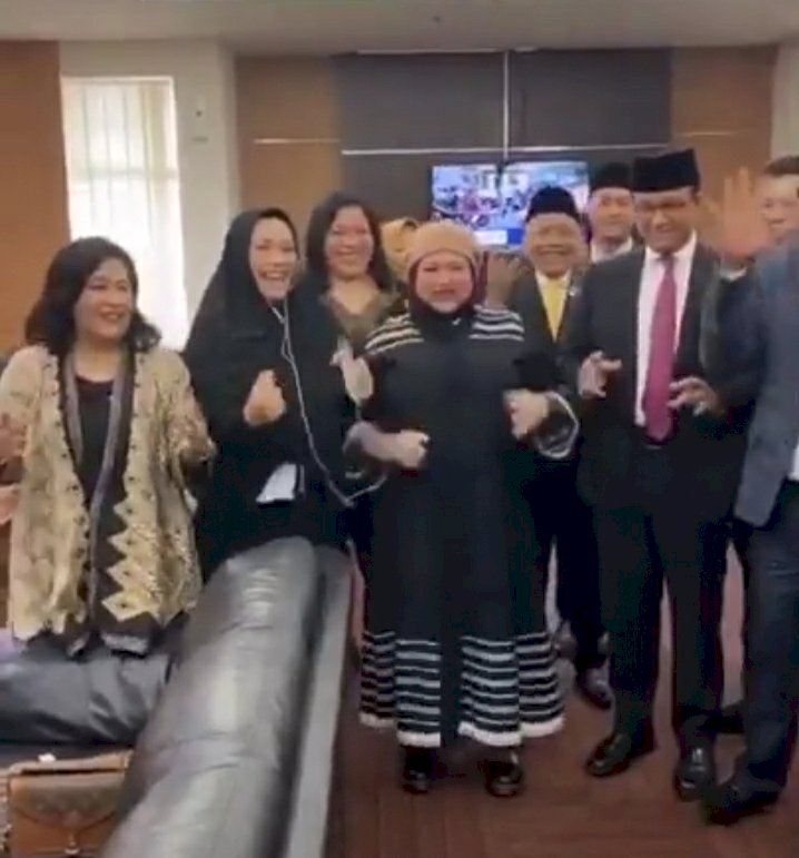 TikTok Goyang Ubur-ubur Anies dan Anggota DPRD DKI Jadi Viral, Begini Kata DPRD...