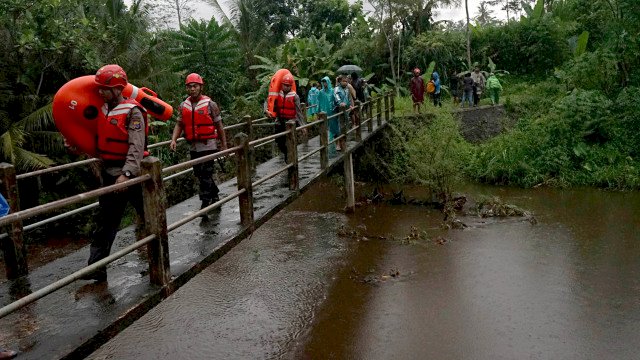 Begini Aksi Tim Temukan Nadine Fadilah Korban Kedepalan Susur Sungai Pramuka SMP 1 Turi