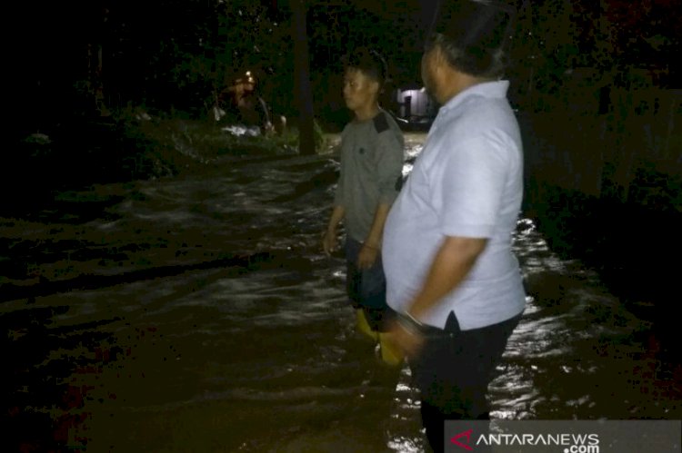 Tanggul Citarum di Bekasi Jebol, Akses Warga Tertutup