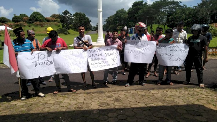 Merasa Tidak Diperhatikan, Puluhan Sopir Kernel Geruduk Kantor Bupati Tanjab Timur