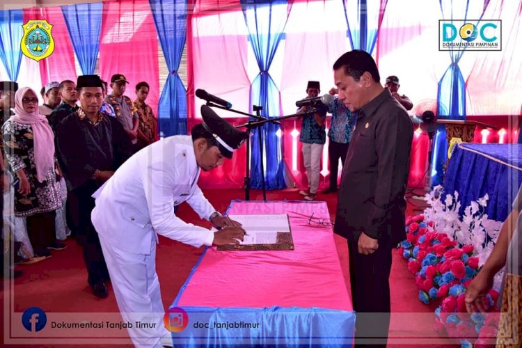 Sekda Tanjab Timur Lantik Kades Sungai Sayang