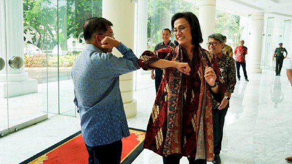 Heboh 'Salam Corona' Jusuf Kalla & Sri Mulyani