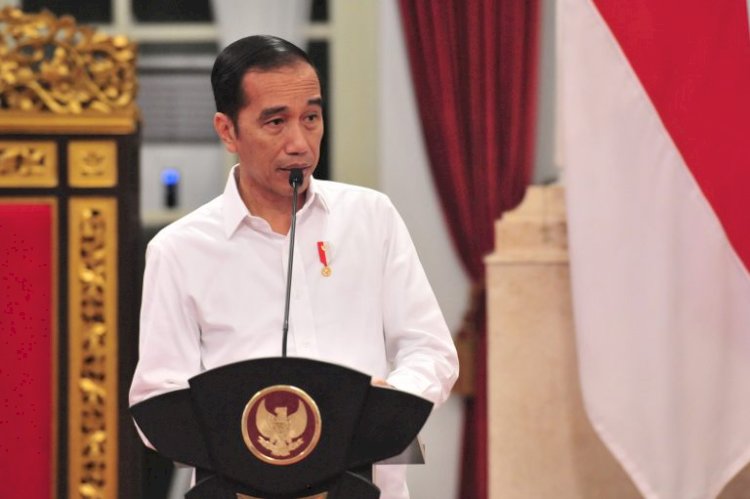 Jokowi Minta Instansi Bekerja dari Rumah Ibadah di Rumah, Izinkan Pemda Tentukan Status