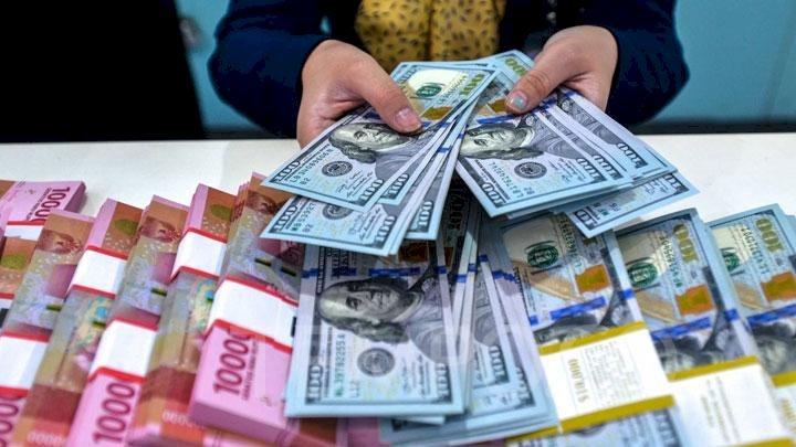 Pak Jokowi! Nilai Tukar Rupiah Anjlok Hingga Rp15.712