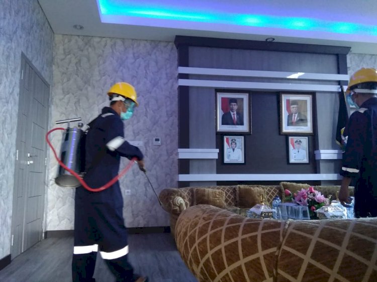 Antisipasi Covid-19, Perkantoran Bupati Muarojambi Disemprot Disinfektan