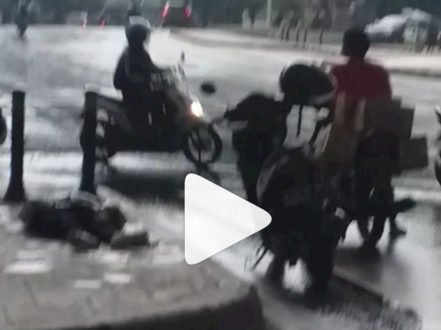 Viral! Pria Terkapar Tepi Jalan di Tanah Abang Tak Ditolong Warga