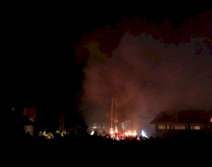 BREAKING NEWS! Panel Gardu PLN Kualatungkal Terbakar