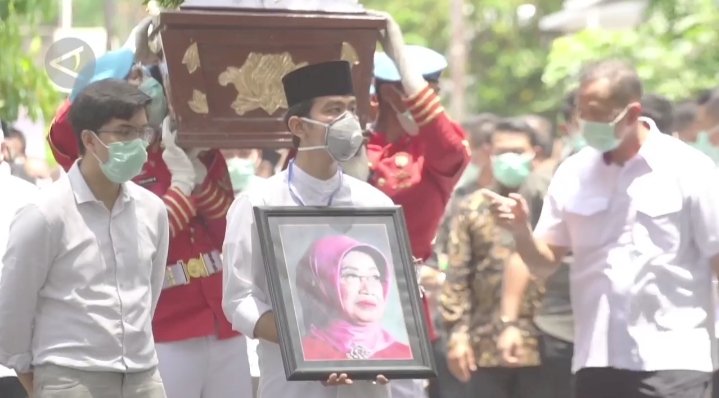 Jenazah Ibunda Jokowi Disholatkan Masjid Baiturrachman