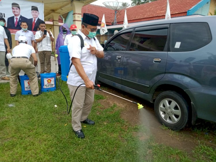 Antisipasi Corona, DPC Gerindra Kota Jambi Lakukan Penyemprotan Desinfektan di Sejumlah Masjid