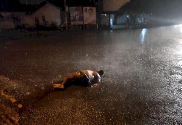 TRAGIS! Hujan Lebat Dua Orang Ini Buang Mayat di Tengah Jalan Sridadi Muara Bulian