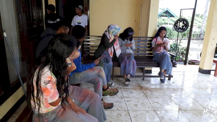 Koplak, di Tengah Wabah Corona, Pelajar SMA di Kerinci Ini Malah Lakukan Aksi  Coret Seragam di Hari Minggu