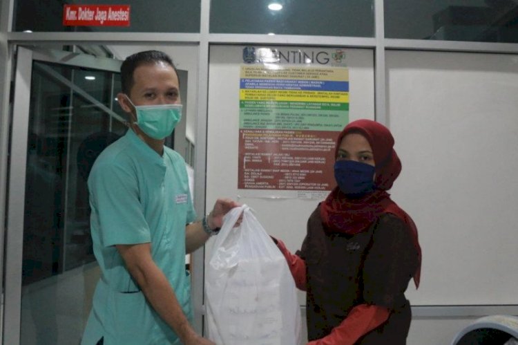 Bisnis Kafe Anak Walikota Risma Bantu Makanan Dokter RSUD Soetomo