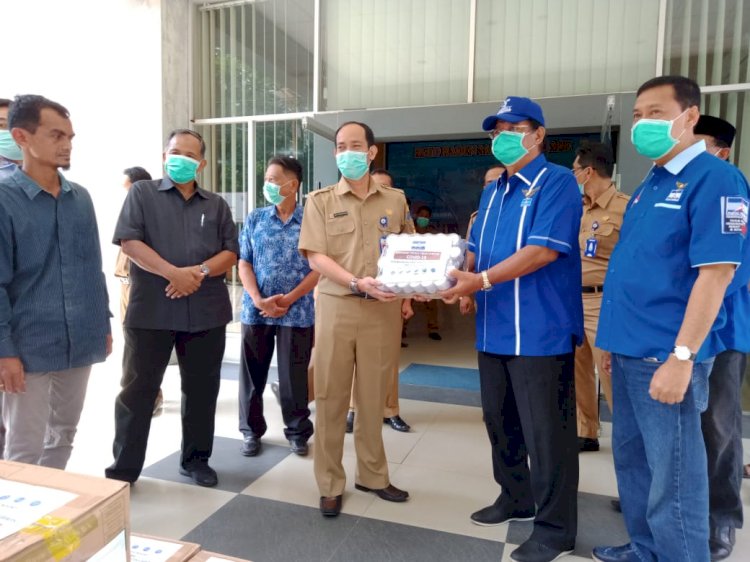 Peduli Covid- 19, DPD Demokrat Provinsi Jambi Berikan Bingkisan ke Petugas Medis