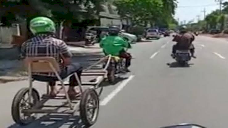 Viral Aksi Ojek Online di Surabaya Ini Anti Corona, Bawa Penumpang Jauh Amat Jaraknya Bang!