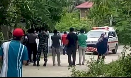 Mengharukan! Remaja Ini Dijemput Petugas Lantaran Positif COVID-19, Warga Berikan Dukungan